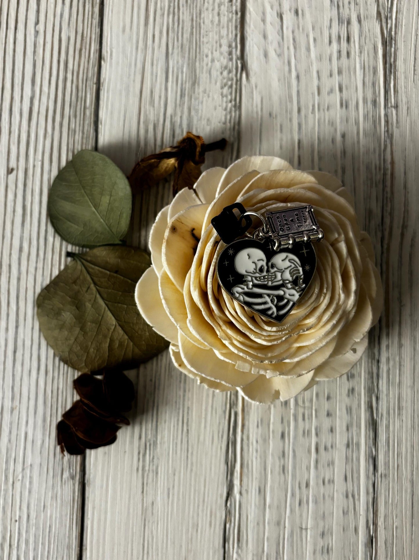 The Lovers | Dark Romance Themed Kindle Charm | Spicy Book Accessory for E-Readers